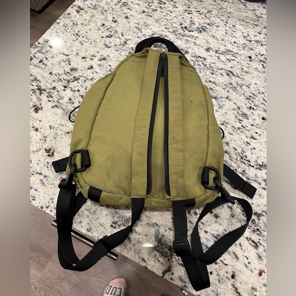 lululemon backpack with detachable belt bag - Picture 4 of 16